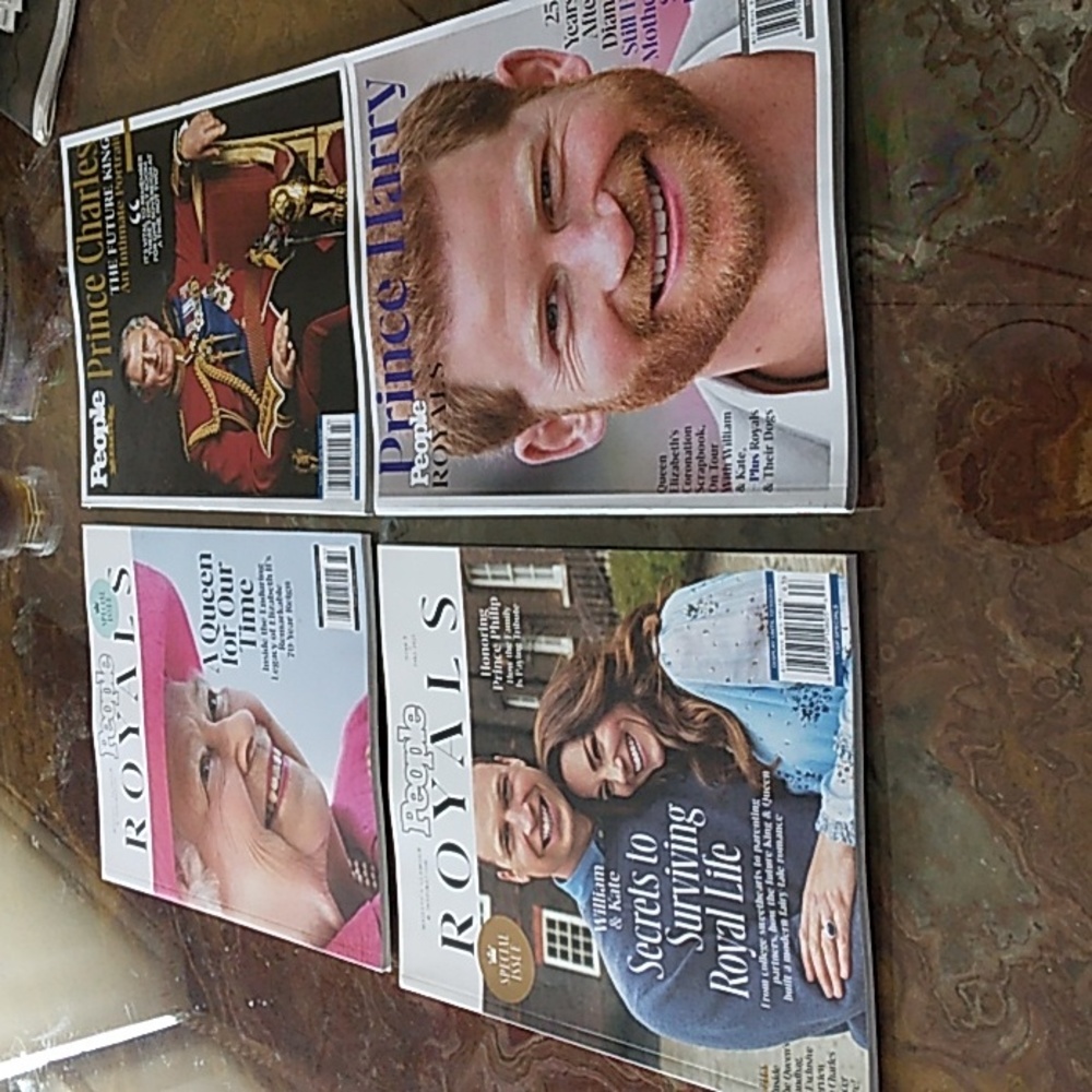4 PEOPLE magazines THE ROYALS‎